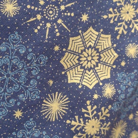 4 Fat Quarter Fabric Arts & Crafts Cotton Blues with Glimmer of sparkle - Picture 2 of 3